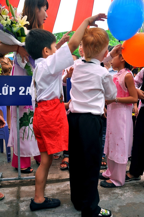 Năm nay, “chú lính chì” Thiện Nhân bước vào học lớp 2.