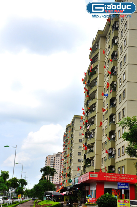 Khu chung cư Mỹ Đình cũng đồng loạt treo cờ tổ quốc đón Quốc khánh.