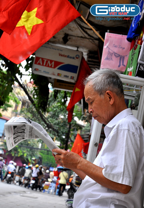 Từ người già cho tới trẻ nhỏ như được sống trong cái không khí hào hùng của ngày độc lập.