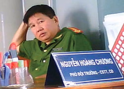 Trung tá Chương - người quyết định giá bảo kê xe tải của anh H. - Ảnh: Hoài Nam