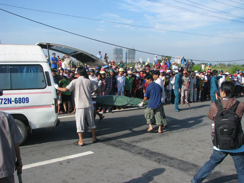 Tai nạn kinh hoàng, 24 người thương vong ảnh 1 Tai nạn kinh hoàng: 24 người thương vong, Tin tức trong ngày, tai nan o binh duong, tai nan kinh hoang, nguoi chet, nan nhan, tai nan xe khach, xe dam nhau, bao, tin tuc, tin hot, tin hay, vn