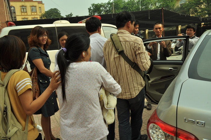 Bắt đầu ra xe...