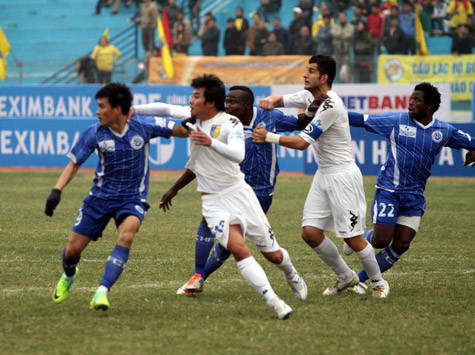 Bạo lực tràn lan ở Super League đang đươc VPF tập trung khắc phục. Bạo lực tràn lan ở Super League đang đươc VPF tập trung khắc phục.