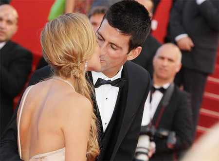 Bệnh hôn khiến các ngôi sao quần vợt khổ sở. Bệnh hôn khiến các ngôi sao quần vợt khổ sở.