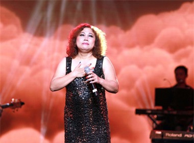 Ca sĩ Siu Black trên sân khấu Bài hát yêu thích