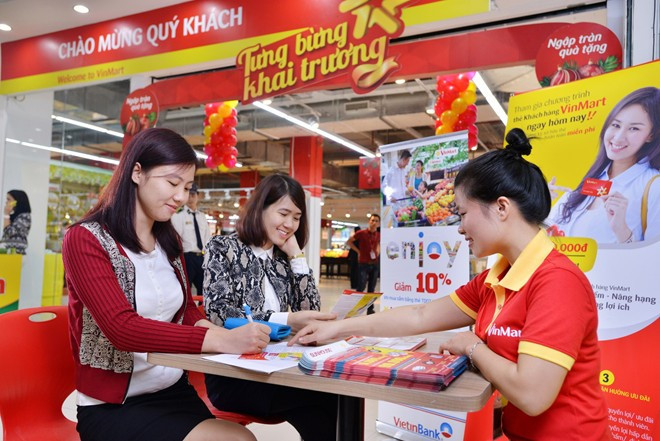 Vinmart ra đời đánh dấu bước đầu tư mạnh mẽ của Vingroup vào thị trường bán lẻ Vinmart ra đời đánh dấu bước đầu tư mạnh mẽ của Vingroup vào thị trường bán lẻ