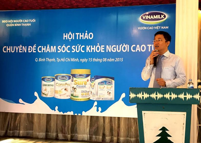 Ông Mai Thanh Việt – Giám đốc Marketing ngành hàng sữa bột, Vinamilk chia sẻ với người tiêu dùng những thông tin về công ty