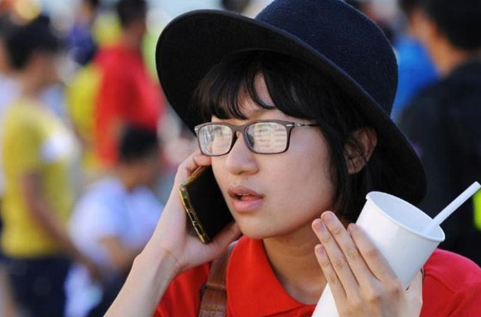 Các CĐV nữ khả ái của FLC Thanh Hóa.