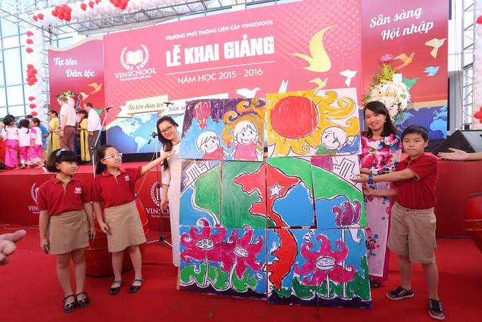 Học sinh Vinschool thể hiện ước mơ và tinh thần “hội nhập thế giới”. Học sinh Vinschool thể hiện ước mơ và tinh thần “hội nhập thế giới”.