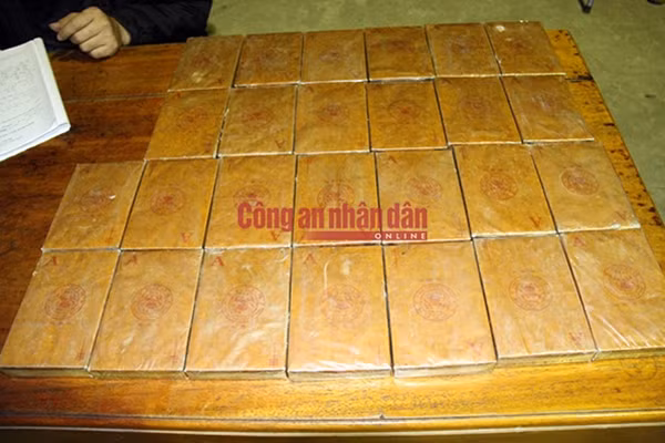 Lào Cai: Bắt 8 đối tượng, thu giữ 97 bánh heroin ảnh 2