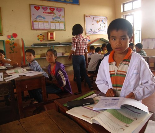 Học sinh ngồi nhầm lớp, sĩ số quá đông không học được phương pháp VNEN ảnh 3