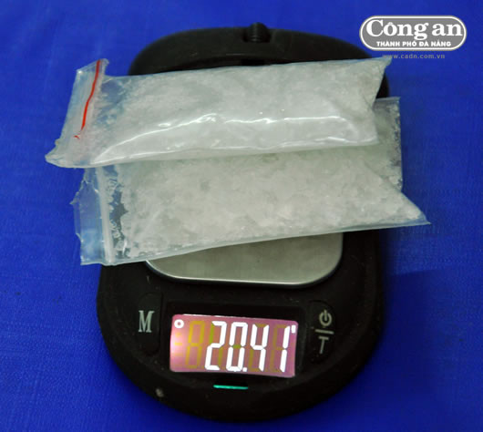 2 gói ma túy do Lâm mang đi bán bị thu giữ. 2 gói ma túy do Lâm mang đi bán bị thu giữ.