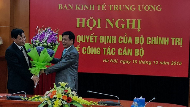 Phó Trưởng Ban Thường trực Ban Tổ chức T.Ư Trần Lưu Hải trao Quyết định của Bộ Chính trị phân công Thứ trưởng Bộ Nông nghiệp và phát triển nông thôn (Ảnh: Thanh Liêm) Phó Trưởng Ban Thường trực Ban Tổ chức T.Ư Trần Lưu Hải trao Quyết định của Bộ Chính trị phân công Thứ trưởng Bộ Nông nghiệp và phát triển nông thôn (Ảnh: Thanh Liêm)