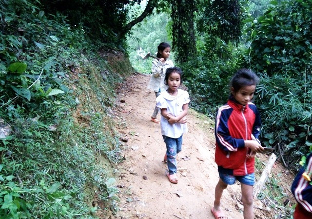 Phải người nào quen đường và vững tay lái mới đi xe máy lên được con dốc này (Ảnh: Thủy Phan) Phải người nào quen đường và vững tay lái mới đi xe máy lên được con dốc này (Ảnh: Thủy Phan)