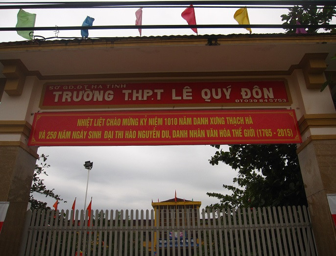 Trường cấp 3 đập bục giảng, tính kê bàn theo mâm, xuống cấp 2 học kinh nghiệm ảnh 4 Trường cấp 3 đập bục giảng, tính kê bàn theo mâm, xuống cấp 2 học kinh nghiệm ảnh 4