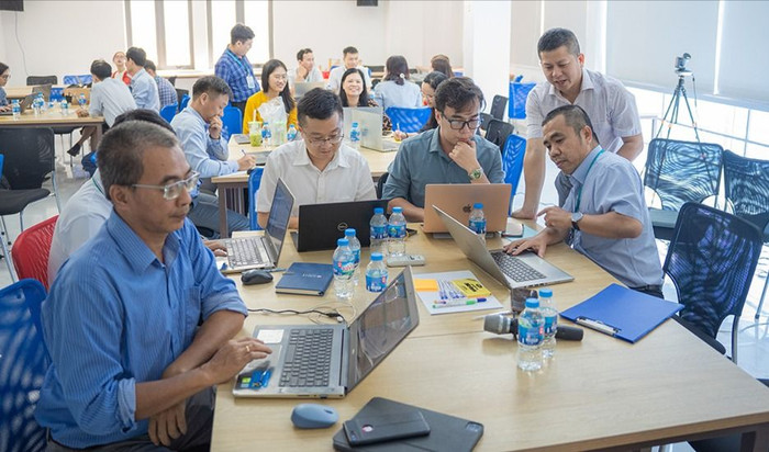 Giảng viên Trường Đại học Giao thông vận tải Thành phố Hồ Chí Minh trong buổi tập huấn với chủ đề “Đổi mới sáng tạo và Tư duy thiết kế” năm 2023 (Ảnh: Website nhà trường). DMST 2.jpg