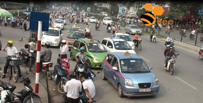 Hoạt động của taxi hiện nay tại Hà Nội là vô cùng lộn xộn. Hoạt động của taxi hiện nay tại Hà Nội là vô cùng lộn xộn.