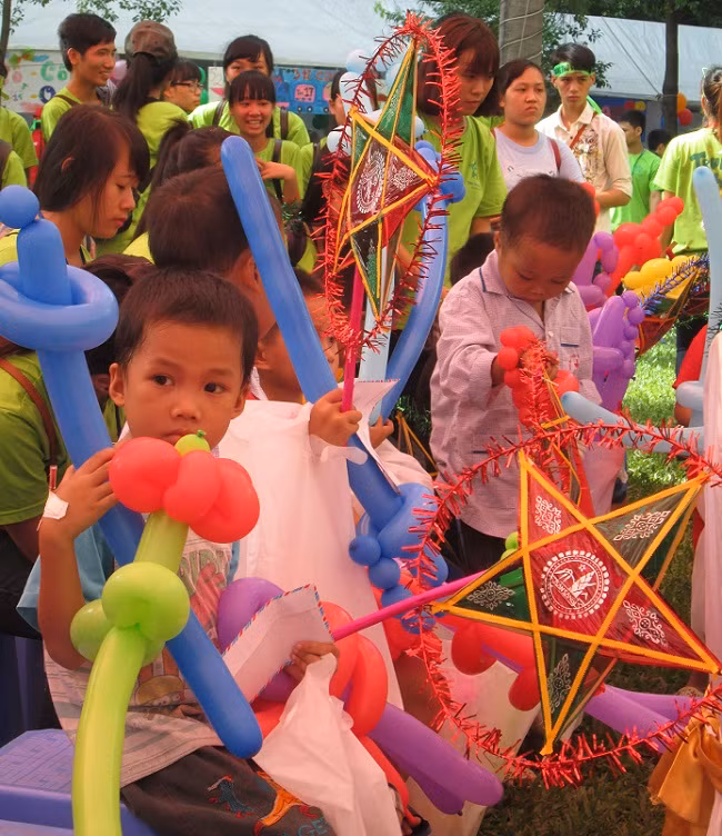 Ảnh: Ấm lòng Tết Trung thu 2015 tại Viện Huyết học truyền máu trung ương ảnh 10