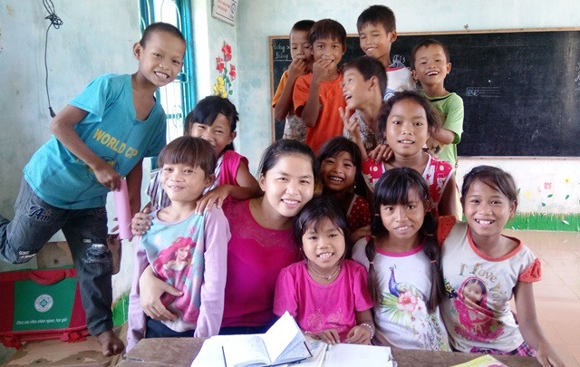 Những đứa trẻ ao ước nhìn thấy chiếc đèn ông sao ảnh 2 Những đứa trẻ ao ước nhìn thấy chiếc đèn ông sao ảnh 2
