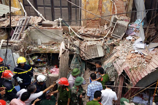 Hiện trường ngôi nhà sập. Ảnh: Bá Đô/ Vnexpress.net Hiện trường ngôi nhà sập. Ảnh: Bá Đô/ Vnexpress.net