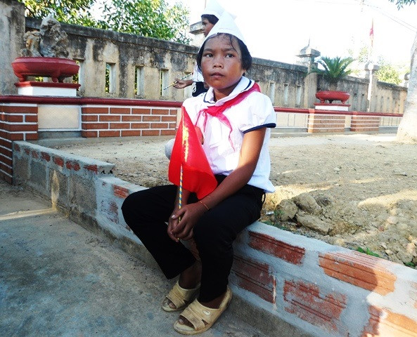 Đi chân trần gần chục cây số đến trường khai giảng ảnh 4