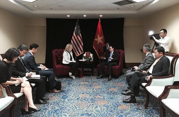 Trưởng Ban Kinh tế Trung ương Vương Đình Huệ đã có buổi tiếp Phó chủ tịch cấp cao phụ trách về quan hệ Chính phủ toàn cầu, Tập đoàn bảo hiểm Metlife (Ảnh: Hải Hà) Trưởng Ban Kinh tế Trung ương Vương Đình Huệ đã có buổi tiếp Phó chủ tịch cấp cao phụ trách về quan hệ Chính phủ toàn cầu, Tập đoàn bảo hiểm Metlife (Ảnh: Hải Hà)