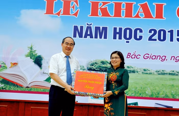 Đồng chí Nguyễn Thiện Nhân dự khai giảng trường THPT chuyên Bắc Giang ảnh 4