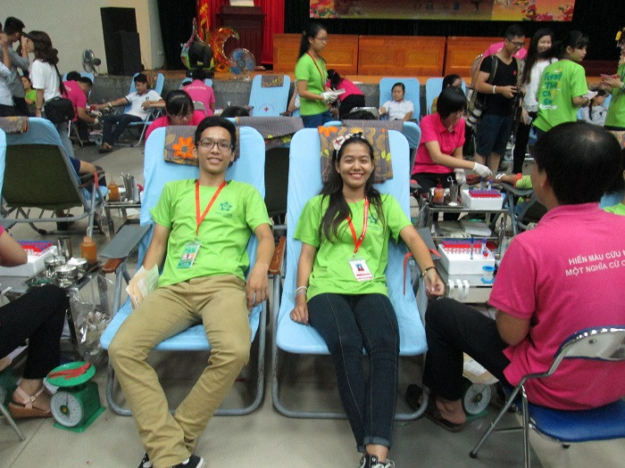 Những gương mặt trẻ đầy hạnh phúc khi mang giọt máu của mình chia sẻ với cộng đồng Những gương mặt trẻ đầy hạnh phúc khi mang giọt máu của mình chia sẻ với cộng đồng