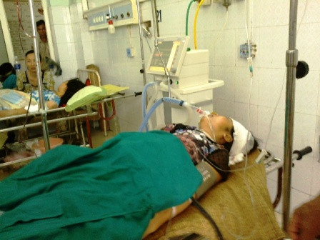 Chị Đoàn Thị Cúc đang cấp cứu tại BV Đa khoa tỉnh Thanh Hóa trong tình trạng nguy kịch Chị Đoàn Thị Cúc đang cấp cứu tại BV Đa khoa tỉnh Thanh Hóa trong tình trạng nguy kịch