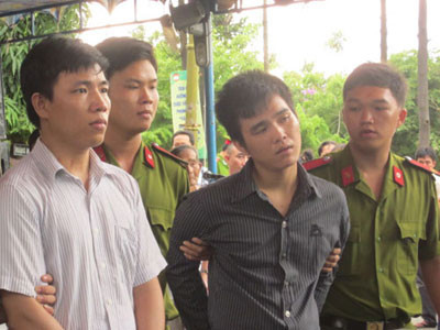 Bị tuyên án tử, liếc xéo HĐXX ảnh 1 Bị tuyên án tử, liếc xéo HĐXX ảnh 1