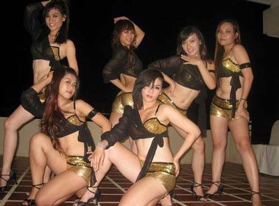 Vũ đoàn ăn mặc sexy chuyên phục vụ “siêu tiệc” Vũ đoàn ăn mặc sexy chuyên phục vụ “siêu tiệc”