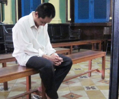 Trọng luôn cúi mặt tại tòa. Trọng luôn cúi mặt tại tòa.