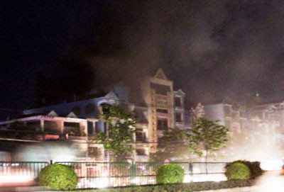 Cháy nhà nghỉ 4 tầng, cả dãy khách sạn náo loạn ảnh 1 Cháy nhà nghỉ 4 tầng, cả dãy khách sạn náo loạn ảnh 1