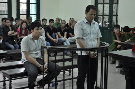 Các bị cáo Nguyên và Tân trong phiên xét xử Các bị cáo Nguyên và Tân trong phiên xét xử