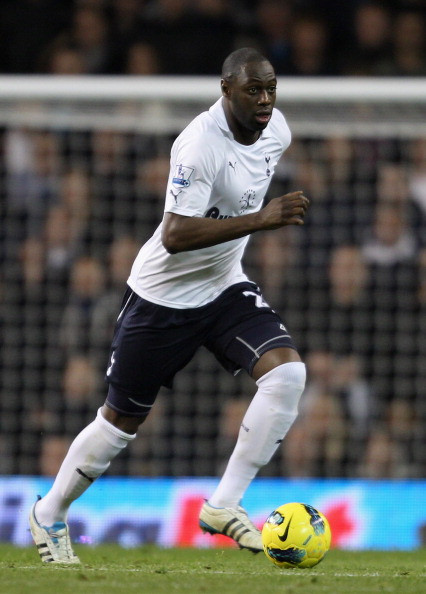 “Tôi muốn gửi lời cảm ơn tới tất cả mọi người ở Tottenham và tới người hâm mộ. Tôi đã bỏ lỡ rất nhiều trận đấu trong vài năm qua nhưng mọi người vẫn dành sự ủng hộ cho tôi trong những thời khắc khó khăn nhất. Nhưng thật buồn là chấn thương khiến tôi không thể tập luyện và phải quyết định chấm dứt sự nghiệp của mình", King chia sẻ trên trang web của CLB.