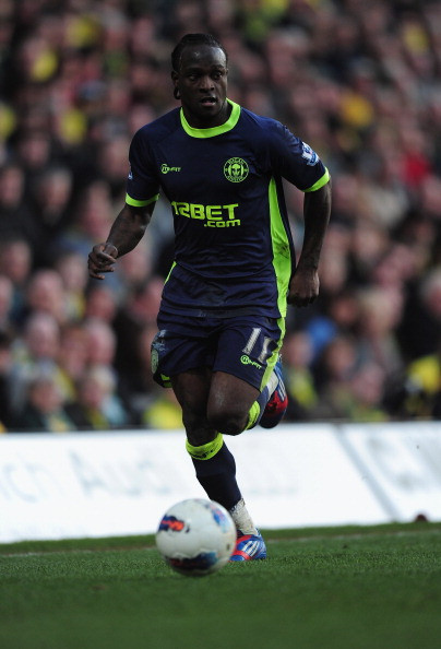 Chủ tịch CLB Wigan, Dave Whelan cho biết nếu Chelsea chịu chi 8 triệu bảng kèm những điều khoản phụ hấp dẫn thì Wigan sẽ đồng ý bán cầu thủ 21 tuổi, Victor Moses. Chủ tịch CLB Wigan, Dave Whelan cho biết nếu Chelsea chịu chi 8 triệu bảng kèm những điều khoản phụ hấp dẫn thì Wigan sẽ đồng ý bán cầu thủ 21 tuổi, Victor Moses.