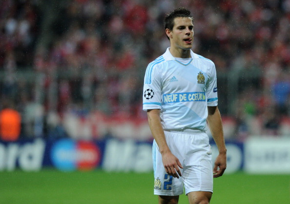 Chelsea đang tiến gần với việc có được hậu vệ phải Cesar Azpilicueta (Olympique de Marseille). Chelsea đang tiến gần với việc có được hậu vệ phải Cesar Azpilicueta (Olympique de Marseille).