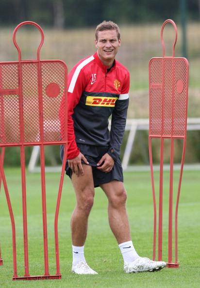 Mặc dù đã có thể tập luyện trở lại nhưng đội trưởng Vidic vẫn không chắc có kịp trở lại khi mùa giải mới khai màn.