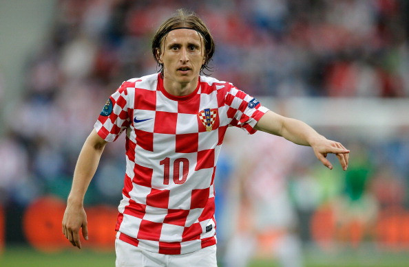 HLV Andre Villas-Boas khẳng định Tottenham sẽ chỉ bán Luka Modric nếu nhận được 35 triệu bảng. Modric gia nhập Tottenham từ Dinamo Zagreb cách đây 4 năm với giá chuyển nhượng kỉ lục 16,5 triệu bảng. Hợp đồng hiện tại của anh với Spurs vẫn còn hạn đến năm 2016. HLV Andre Villas-Boas khẳng định Tottenham sẽ chỉ bán Luka Modric nếu nhận được 35 triệu bảng. Modric gia nhập Tottenham từ Dinamo Zagreb cách đây 4 năm với giá chuyển nhượng kỉ lục 16,5 triệu bảng. Hợp đồng hiện tại của anh với Spurs vẫn còn hạn đến năm 2016.