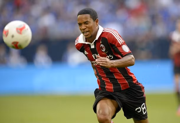 Emanuelson ghi bàn thắng duy nhất của trận đấu.