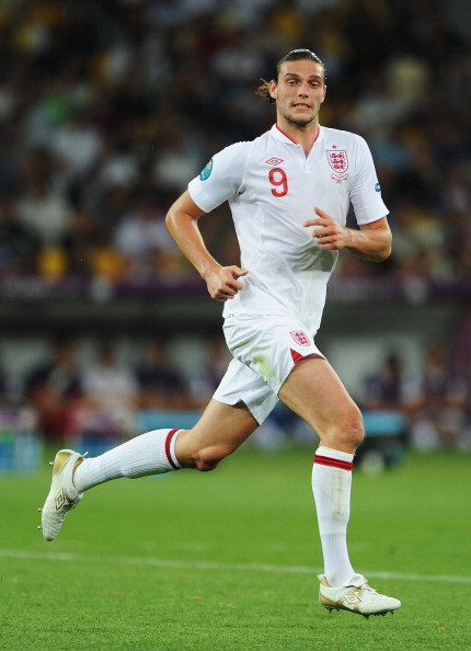 Đích thân HLV Rodgers xác nhận với Sky Sports rằng không muốn đem Carroll cho mượn vào mùa Hè này. Tiền đạo này vẫn có tên trong kế hoạch của Rodgers. Đích thân HLV Rodgers xác nhận với Sky Sports rằng không muốn đem Carroll cho mượn vào mùa Hè này. Tiền đạo này vẫn có tên trong kế hoạch của Rodgers.