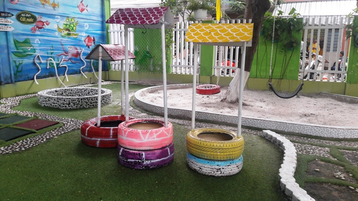 Những lốp xe ô tô hỏng được tận dụng làm đồ chơi vô cùng lôi cuốn….