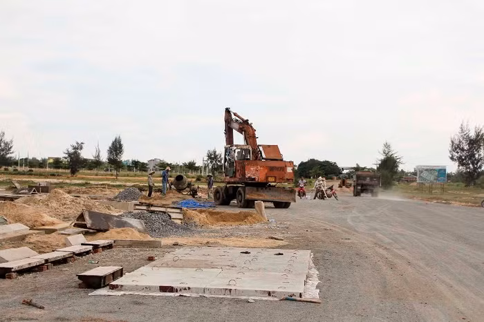 Một dự án bất động sản phía Nam Đà Nẵng đang dần hoàn thiện cơ sở hạ tầng. Ảnh: LH