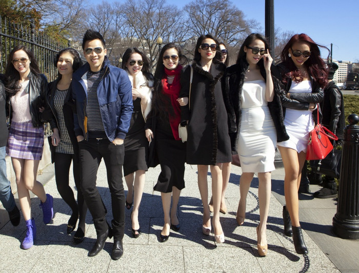 Trong chuyến lưu diễn Mỹ dài ngày này, các người đẹp sẽ lần lượt đến 6 tiểu bang của Mỹ để trình diễn và giao lưu với cộng đồng người Việt tại nơi đây. Trong chuyến lưu diễn Mỹ dài ngày này, các người đẹp sẽ lần lượt đến 6 tiểu bang của Mỹ để trình diễn và giao lưu với cộng đồng người Việt tại nơi đây.