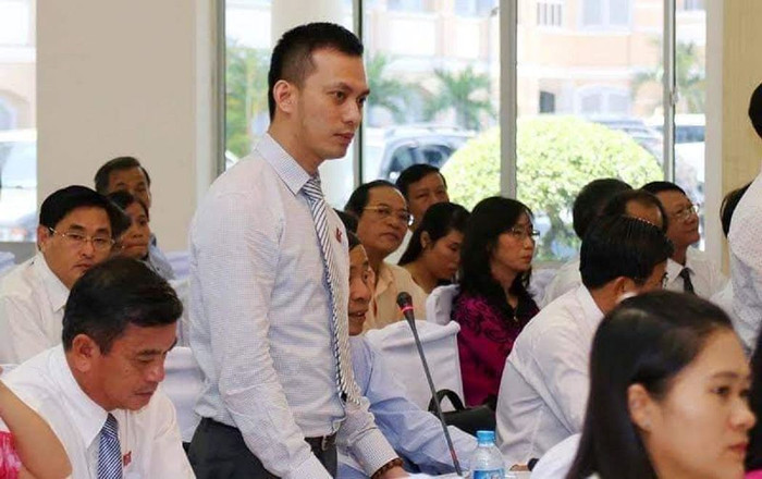 Ông Nguyễn Bá Cảnh có đơn xin thôi làm đại biểu Hội đồng nhân dân thành phố Đà Nẵng. Ông Nguyễn Bá Cảnh có đơn xin thôi làm đại biểu Hội đồng nhân dân thành phố Đà Nẵng.