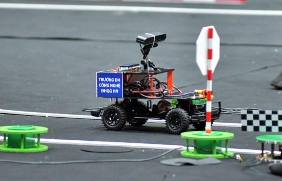 Mô hình xe tự hành của đội UET Fastest - Đại học Công nghệ (Đại học Quốc gia Hà Nội) đã chiến thắng trong trận chung kết "Cuộc đua số 2017 - 2018" (Ảnh: Ban tổ chức) Mô hình xe tự hành của đội UET Fastest - Đại học Công nghệ (Đại học Quốc gia Hà Nội) đã chiến thắng trong trận chung kết "Cuộc đua số 2017 - 2018" (Ảnh: Ban tổ chức)