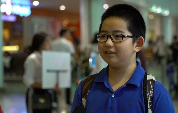 Cậu bé nhỏ tuổi nhất tại Olympic Vật lý châu Á 2018 giành huy chương Đồng (Ảnh: Ban tổ chức cung cấp) Cậu bé nhỏ tuổi nhất tại Olympic Vật lý châu Á 2018 giành huy chương Đồng (Ảnh: Ban tổ chức cung cấp)