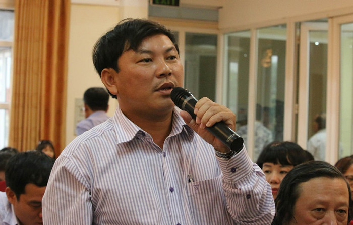 Để chương trình giáo dục phổ thông được áp dụng vào giảng dạy đại trà hiệu quả, thầy Đặng Tấn Anh - Phó Hiệu trưởng trường trung học phổ thông Nguyễn Diệu, tỉnh Bình Định nêu ý kiến, cần tăng cường về cơ sở vật chất, trang thiết bị dạy học cho các trường. (Ảnh: Thùy Linh) Để chương trình giáo dục phổ thông được áp dụng vào giảng dạy đại trà hiệu quả, thầy Đặng Tấn Anh - Phó Hiệu trưởng trường trung học phổ thông Nguyễn Diệu, tỉnh Bình Định nêu ý kiến, cần tăng cường về cơ sở vật chất, trang thiết bị dạy học cho các trường. (Ảnh: Thùy Linh)