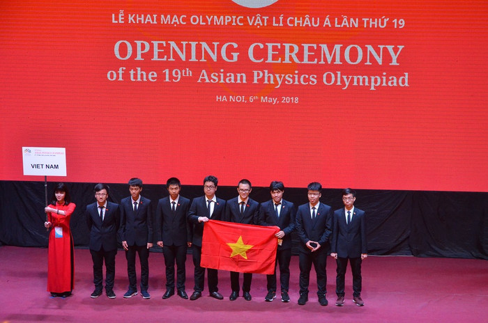 Lễ khai mạc Olympic Vật lý châu Á lần thứ 19 (APhO 2018) chính thức diễn ra ngày 6/5, tại Trường Đại học Bách khoa Hà Nội. (Ảnh: Thùy Linh) Lễ khai mạc Olympic Vật lý châu Á lần thứ 19 (APhO 2018) chính thức diễn ra ngày 6/5, tại Trường Đại học Bách khoa Hà Nội. (Ảnh: Thùy Linh)