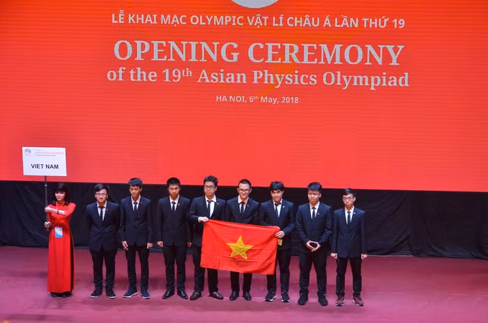 Lễ khai mạc Olympic Vật lý châu Á lần thứ 19 (APhO 2018) chính thức diễn ra ngày 6/5, tại Trường Đại học Bách khoa Hà Nội. (Ảnh: Thùy Linh)
